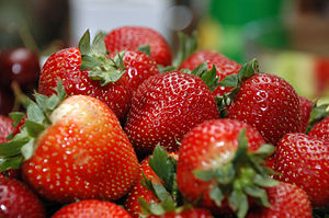 A bowl of Strawberries. Français : Un bol de f...